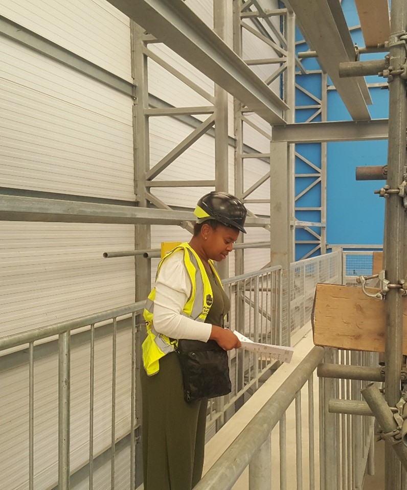 female site manager improves her scaffold inspection knowledge